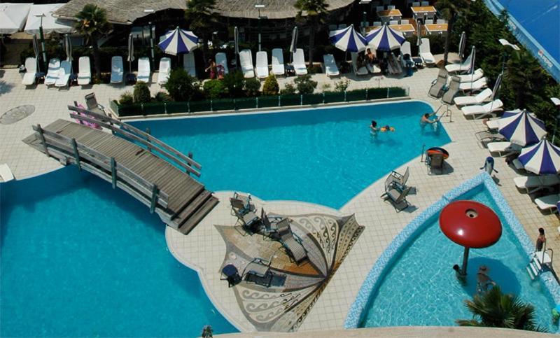 Vela Hotel Restaurant Golem  Luaran gambar