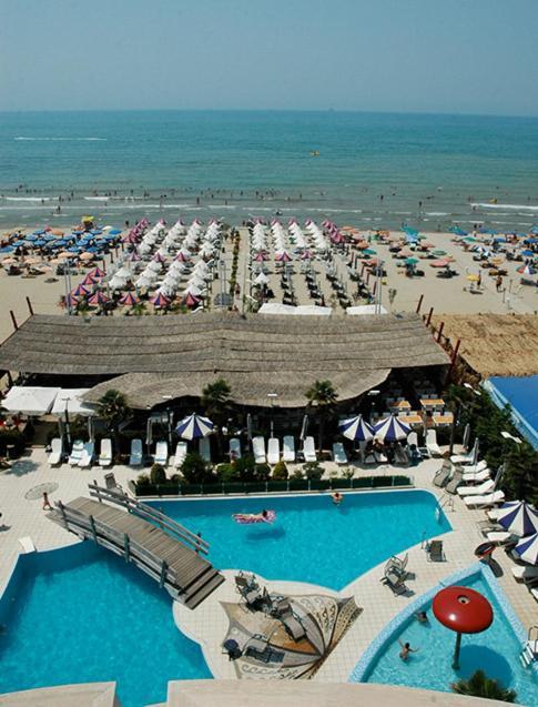 Vela Hotel Restaurant Golem  Luaran gambar