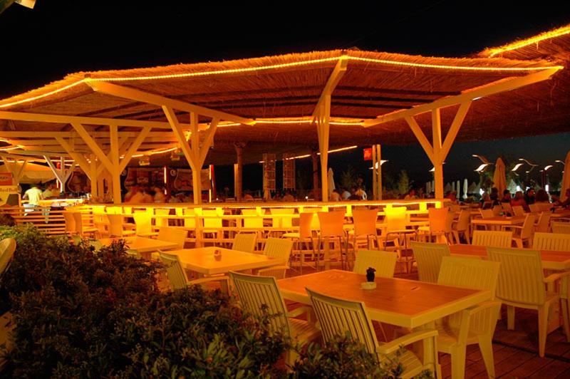 Vela Hotel Restaurant Golem  Luaran gambar