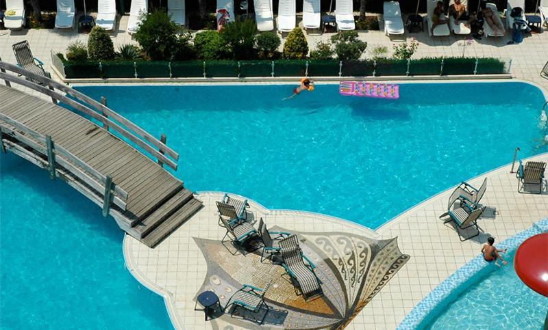 Vela Hotel Restaurant Golem  Luaran gambar