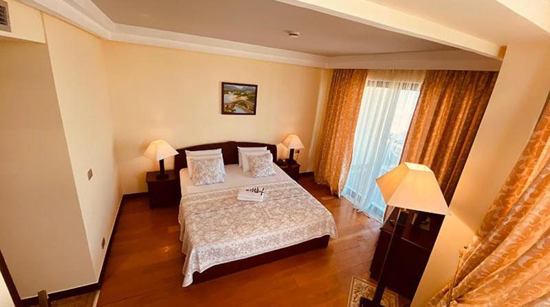Vela Hotel Restaurant Golem  Luaran gambar