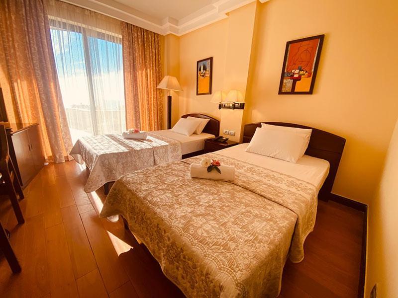 Vela Hotel Restaurant Golem  Luaran gambar