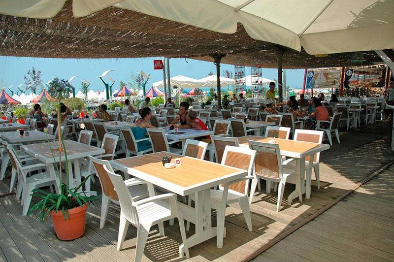 Vela Hotel Restaurant Golem  Luaran gambar