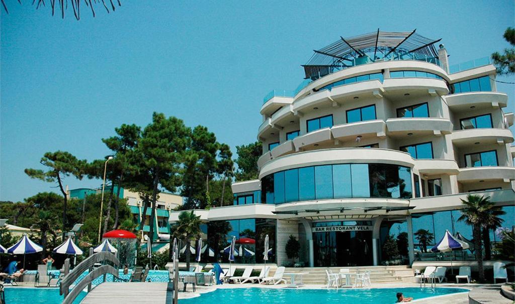 Vela Hotel Restaurant Golem  Luaran gambar