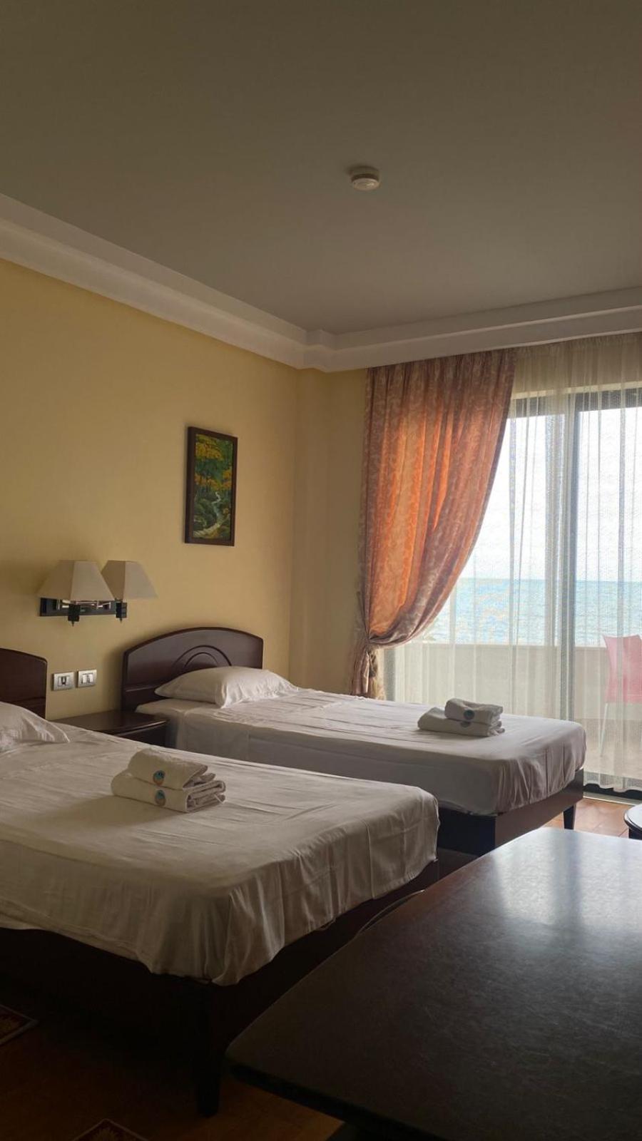 Vela Hotel Restaurant Golem  Luaran gambar
